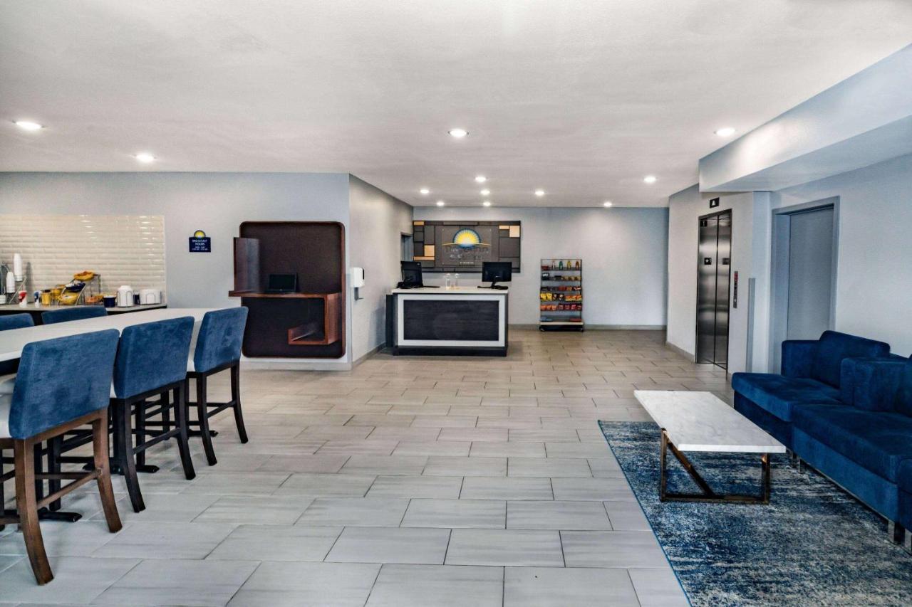 Days Inn & Suites By Wyndham Horn Lake - Memphis Graceland エクステリア 写真